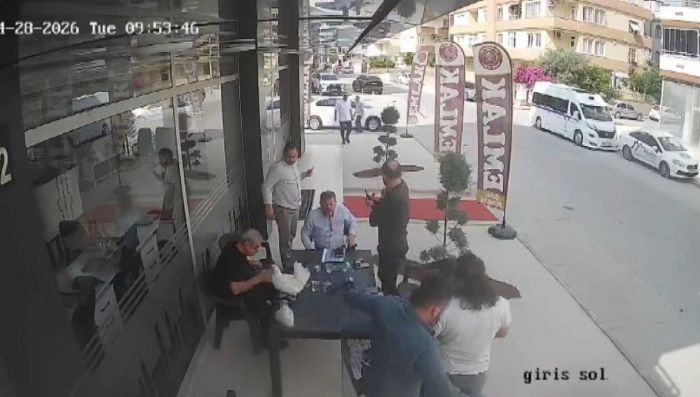 Sohbet masas�na d��en davetsiz misafir k�sa s�reli pani�e neden oldu