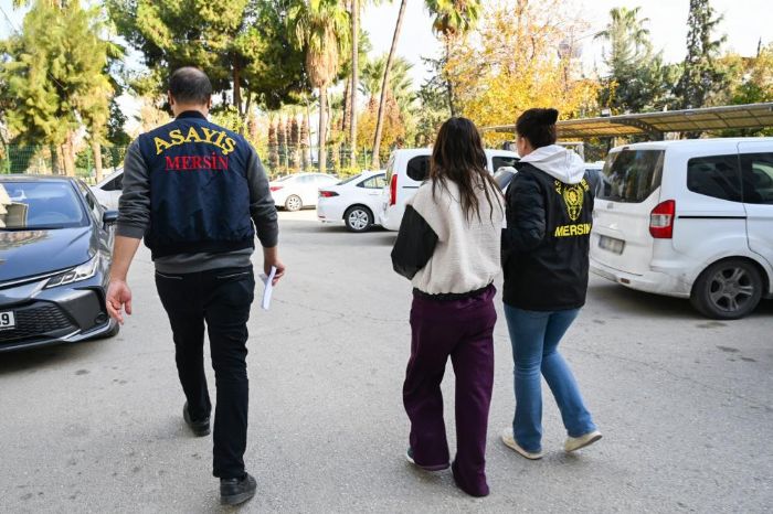 Evleri soyan h�rs�zlar �nce kameraya sonra polise yakaland�