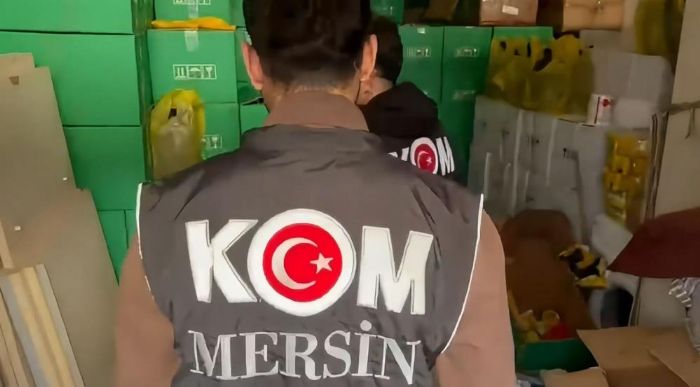 Mersin'de depoya bask�n binlerce litre ka�ak alkol ele ge�irildi: 1 tutuklama