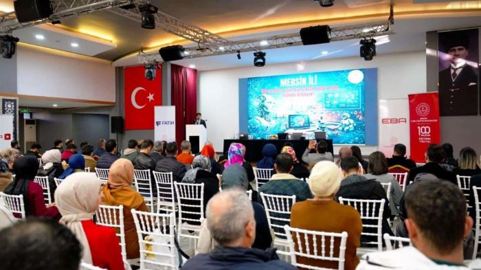 Mersin�de ��retmenlere bran� bazl� yapay zeka e�itimi ba�lad�