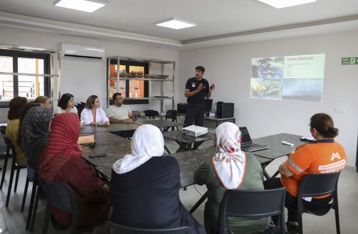 Mersin'de kad�n �reticilere yang�n g�venli�i e�itimi
