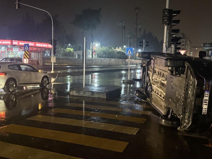 Mersin'de trafik kazas� : 2 yaral�