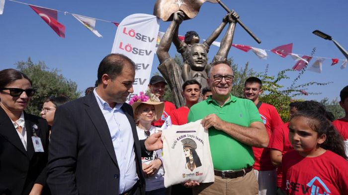 Tarsus'ta lsemili ocuklar iin zeytin hasad yapld