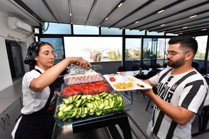 Bykehir Belediyesi Mersin'e okumaya gelen rencilere kucak ayor