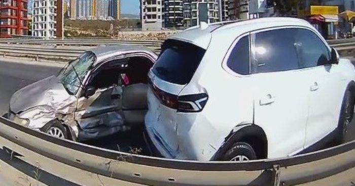 Mersin'de iki ayr kaza: Birinde otomobil savruldu, dierinde skan src kurtarld
