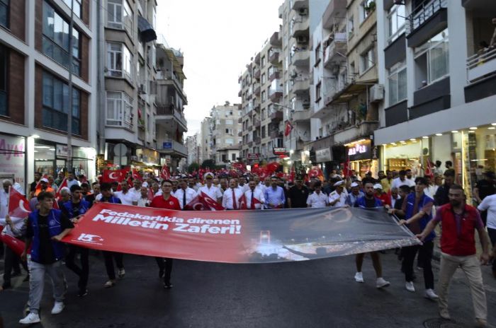 Mersin'de 15 Temmuz anma yry dzenlendi, demokrasi nbeti tutuldu