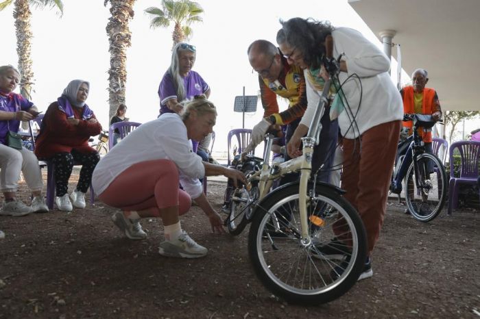 Mersinde kadnlara cretsiz bisiklet sr eitimi