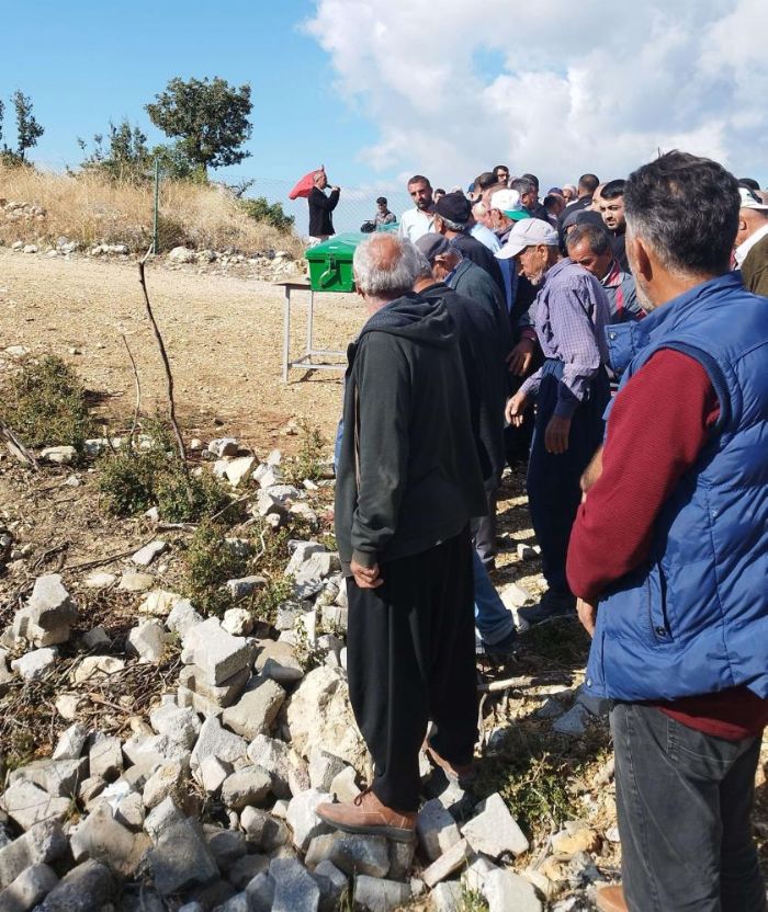 Mersinde ldrlen baba ile olu ve gelini topraa verildi