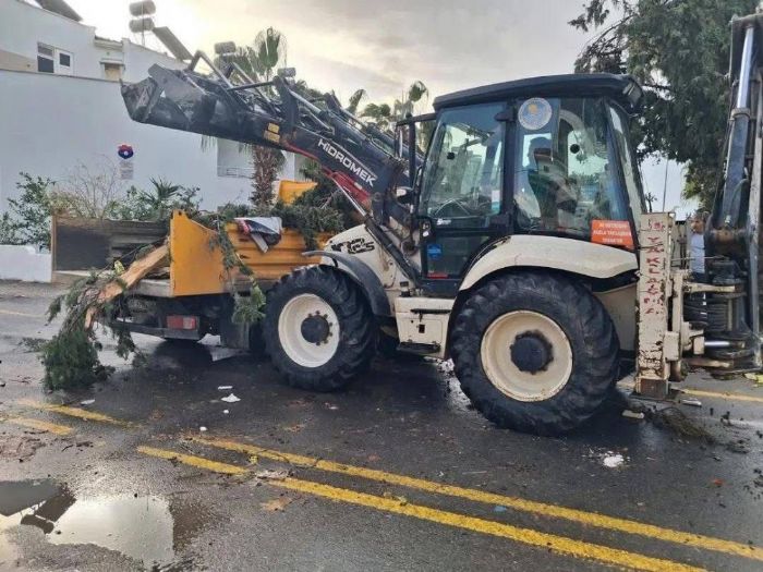 Akdeniz'de hortum ky eridini vurdu:  yerleri ve evler zarar grd