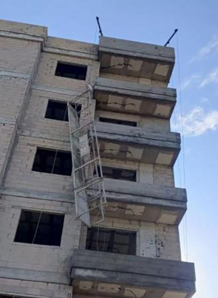Mersin'de in�aat iskelesinden d��en i��i hayat�n� kaybetti