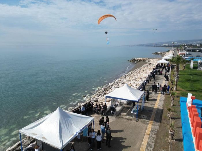 Denizden sahil g�venlik, havadan paramotorlar destek verdi, ��renciler suyun �nemine dikkat �ekti