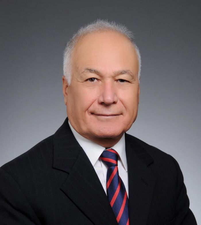 Prof. Dr. Halil Kumbur: 