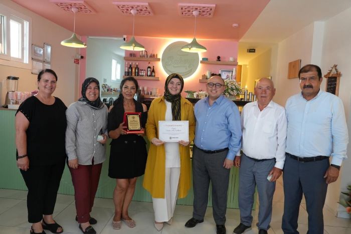 Kad�n giri�imci 60 ya��nda hayalini ger�ekle�tirdi: Meslek edindirme kursunu bitirdi, kendi i� yerin