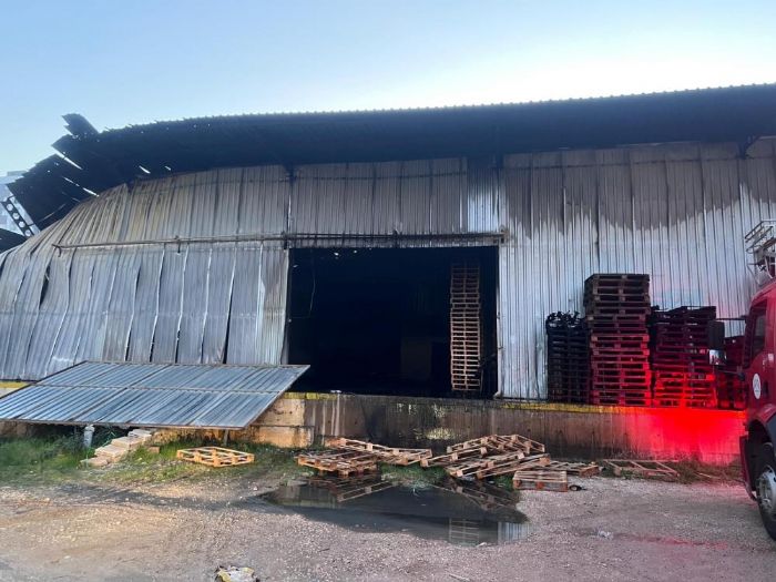 Narenciye fabrikas�nda yang�n ��kt�, �ok say�da ekip m�dahale etti