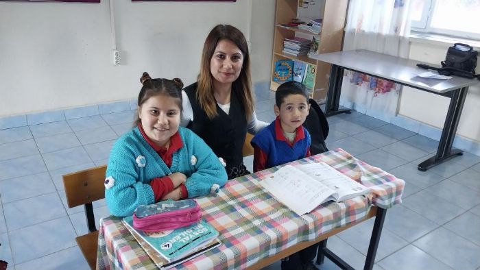 K�y okulu 2 ��renci i�in a��k: ��renciler karnelerini ald�