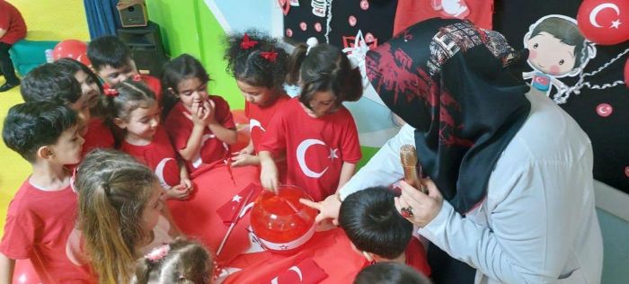 Anamurlu miniklerden Cumhuriyet Bayram cokusu