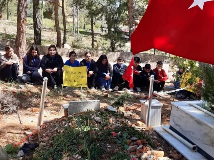 Ortaokul ��rencileri �ehit Sedat Yabalak�� dualarla and�