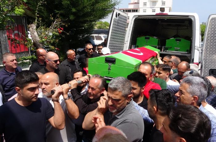 Girdi�i denizde hayat�n� kaybeden gen� hakem son yolculu�una u�urland�