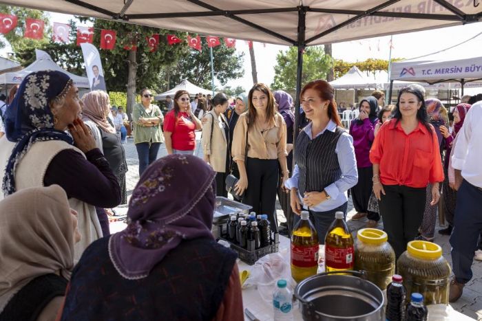 Kadnlar, 'Krsal Mahalle Bulumalar'nda bir araya geldi