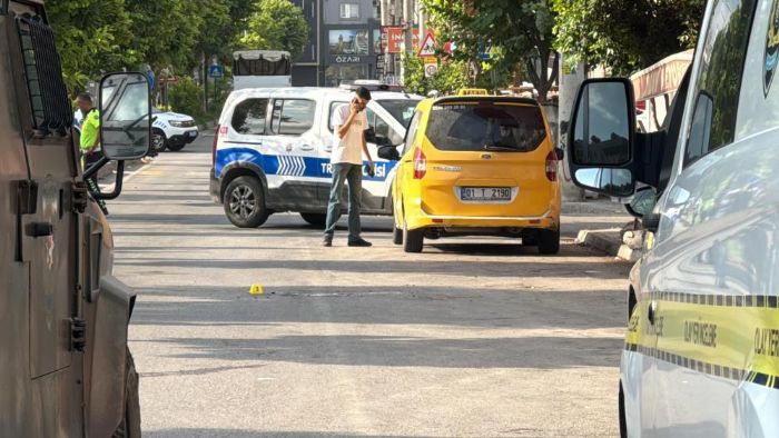 Mersin'de karakol nnde havaya ate aan ahs zel harekat polisi vurdu