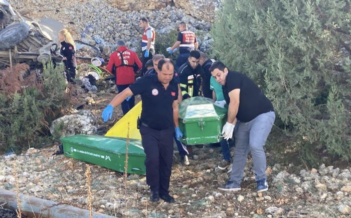 ilerin hayatn kaybettii minibsn ofr ehliyetsiz kt: 4 l, 14 yaral