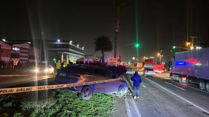 Mersin'deki kazadan ac� hikaye: �kizleri �l�m ay�rd�, 3 cenaze yan yana defnedildi