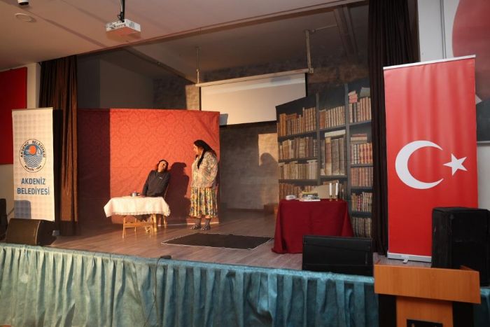 Mersin'de genler madde bamllna kar tiyatro ile bilinleniyor