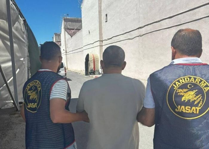 41 yl kesinlemi hapis cezas ile aranan ahs Mersin'de yakaland