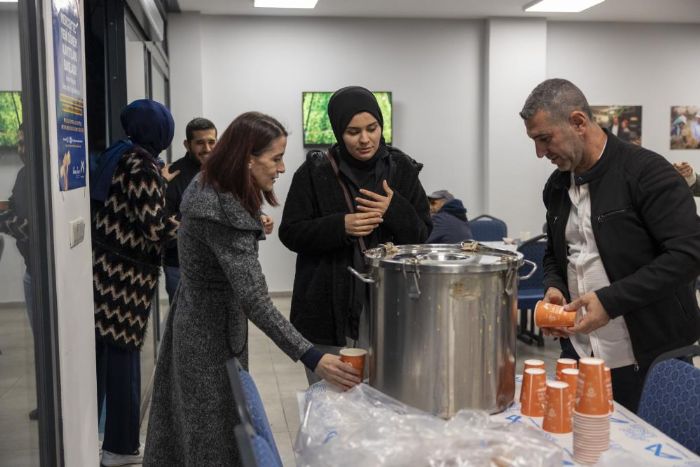 Mersin�de emek�ilere �cretsiz �orba