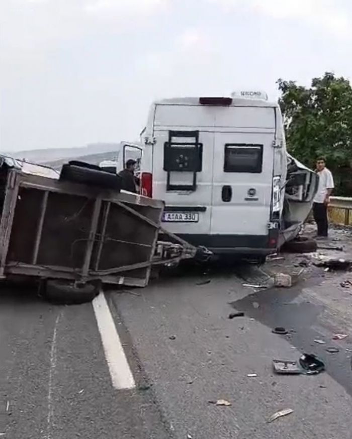 Karavan minibs kamyonete arpt: 1 l, 1 yaral