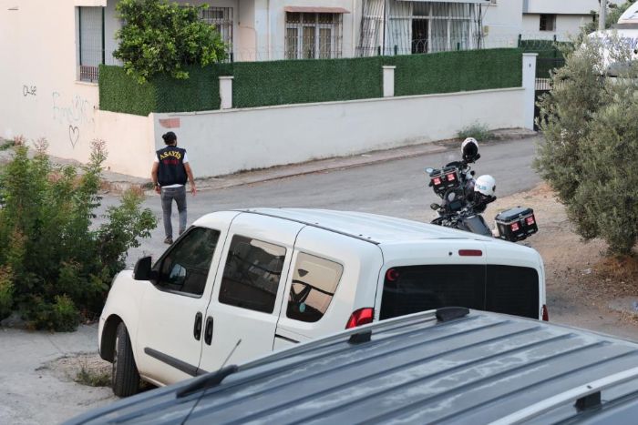 Mersin'de e zamanl operasyon: 21'i hkml 56 ahs yakaland