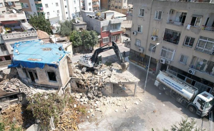Akdeniz'de risk oluturan metruk yaplar yklyor