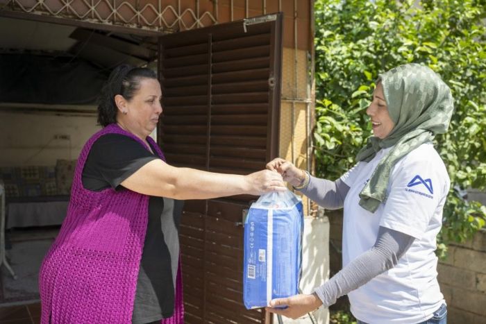 Mersin�de engellilere tekerlekli sandalye ve hasta bezi deste�i