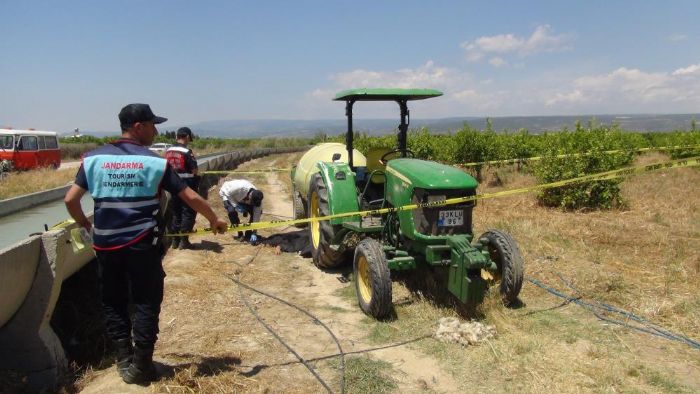 Traktr ile ila tanknn arasndaki afta kyafetleri dolanan kz feci ekilde can verdi