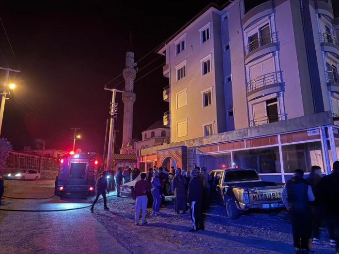 Elektrikli soba yang�na neden oldu: Daire alev alev yand�