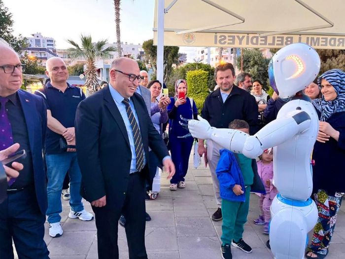 Erdemli'de 4. Kitap ve Edebiyat G�nleri yo�un ilgiyle tamamland�