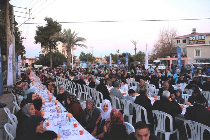 Akdeniz�de Ramazan bereketi iftar sofras�nda payla��ld�