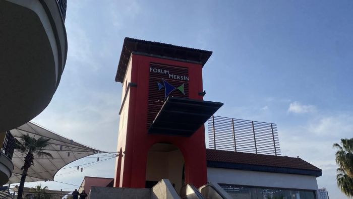 Mersin Forum AVM'deki i yerinde asma cam tavan kt: 2 yaral