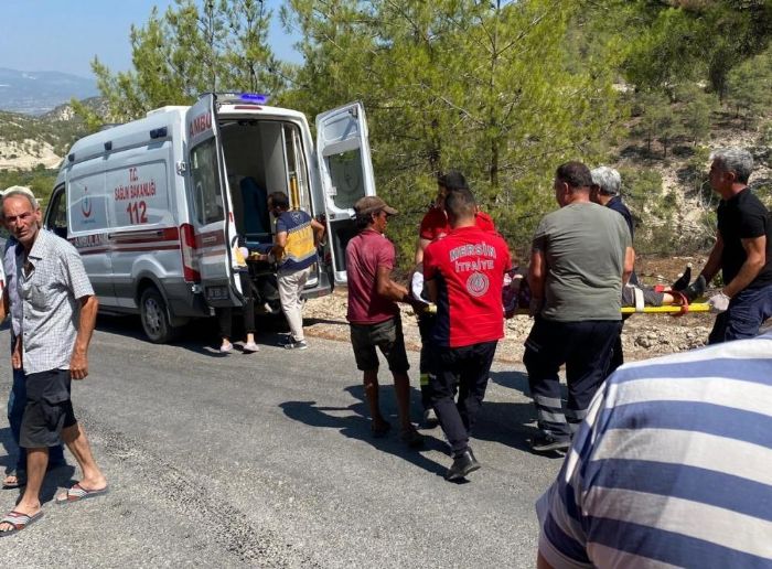 Mersin'de tarm iilerini tayan minibs devrildi: 7 yaral