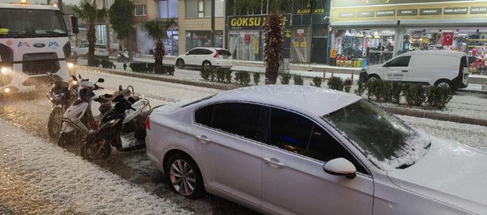 Mersin'de 6 ki�inin i�inde oldu�u ara� devrildi