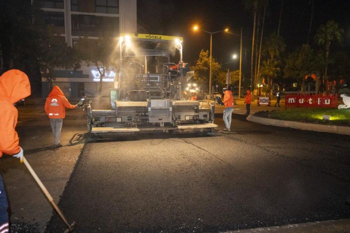 Mersin�de asfalt mesaisi geceye ta��nd�