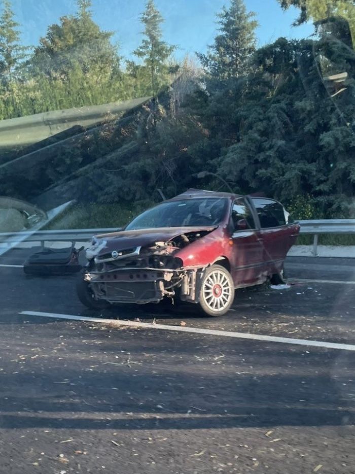 Tarsus'ta otomobiller �arp��t�: 1 �l�, 2 yaral�