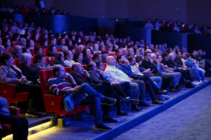 Mersin �ehir Tiyatrosuna sanat d�nyas�ndan tam not