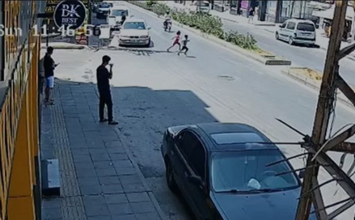 ocuklara arpp birinin lmne neden olan motosikletli tutukland