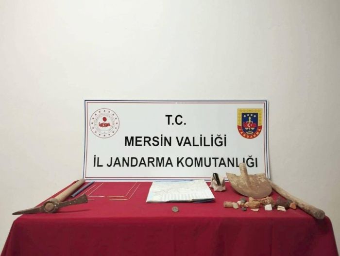 Mersinde kaak kaz operasyonu: 4 pheli yakaland