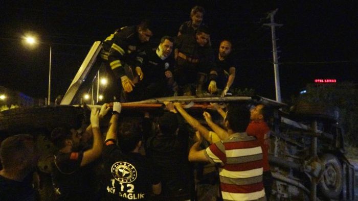 Mersin'de polis minibs kaza yapt: 1 polis memuru yaral