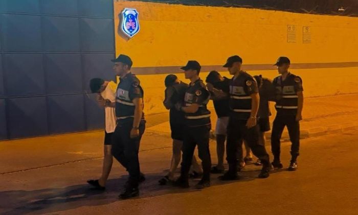 K�zkalesi'nde kimlik g�stermek yerine polise kar�� gelen 4 ��pheli tutukland�