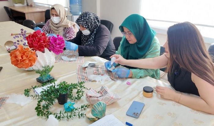 Akdeniz�de kad�nlar Kintsugi sanat�yla k�r�lan par�alar� yeniden birle�tirdi