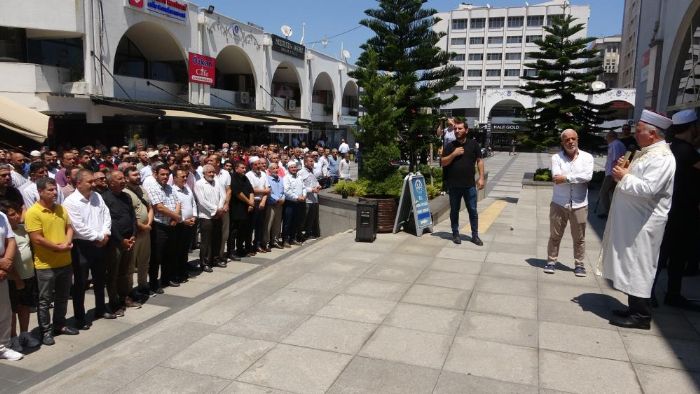 Mersin'de smail Haniye iin gyabi cenaze namaz klnd