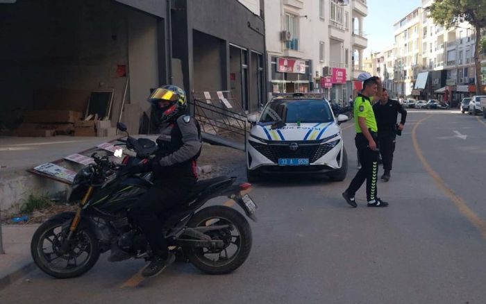 Mut'ta polis ekipleri kural tan�mayan s�r�c�lere g�z a�t�rm�yor